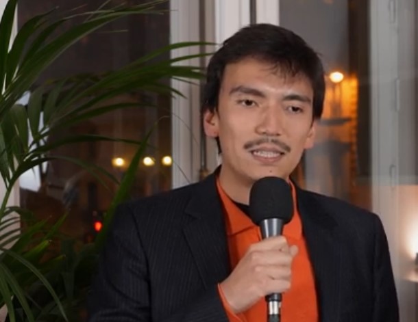 Portrait de Maxime Delavalle, expert de la mode circulaire, évoquant les enjeux économiques et industriels du secteur en France.