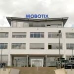 Vue du siège MOBOTIX à Langmeil, illustrant la visite virtuelle Company Tour et les innovations en vidéosurveillance intelligente.