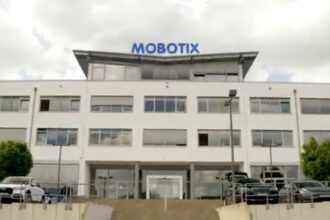 Vue du siège MOBOTIX à Langmeil, illustrant la visite virtuelle Company Tour et les innovations en vidéosurveillance intelligente.