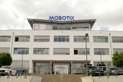 Vue du siège MOBOTIX à Langmeil, illustrant la visite virtuelle Company Tour et les innovations en vidéosurveillance intelligente.