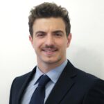 Portrait de Guillaume‑Abraham Mouselli, analyste des dynamiques géopolitiques entre la Chine, le Moyen‑Orient et les Balkans.