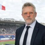 Portrait de Daniel Zielinski, délégué ministériel à la francophonie sportive, évoquant l’influence croissante du français dans le sport et les nouvelles technologies.