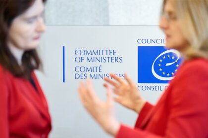 Illustration de la nouvelle recommandation du Conseil de l’Europe visant à renforcer la transparence et la sécurité des utilisateurs en ligne