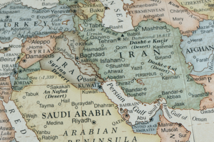 Illustration des droits des voyageurs en cas de vol annulé : remboursement, réacheminement et prise en charge des frais d’hébergement et de restauration.