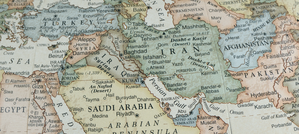 Illustration des droits des voyageurs en cas de vol annulé : remboursement, réacheminement et prise en charge des frais d’hébergement et de restauration.