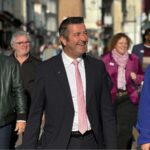 Portrait de Karl Olive lors d’un entretien sur l’action publique, la proximité territoriale et les enjeux politiques à venir.