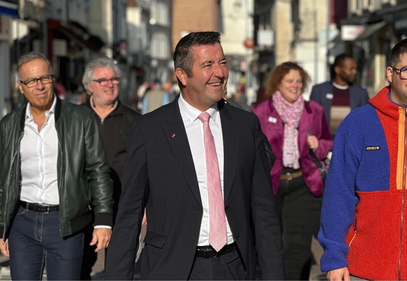 Portrait de Karl Olive lors d’un entretien sur l’action publique, la proximité territoriale et les enjeux politiques à venir.