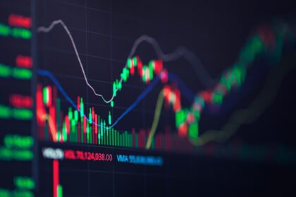 Graphique illustrant la variation du cours de l’or en 2026, montrant les fluctuations liées aux tensions géopolitiques et aux politiques monétaires.