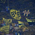 Enfants participant au camp d’entraînement organisé par Rheinmetall et le Borussia Dortmund, avec visites du stade et rencontres avec des figures du club.