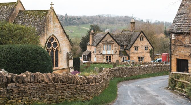 Graphique montrant la population du Centre‑Val de Loire entre 2013 et 2026, avec une croissance faible et une tendance au vieillissement.