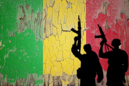 Combattants touaregs dans le nord du Mali après la prise de Kidal, montrant l’avancée des rebelles et l’instabilité de l’Azawad