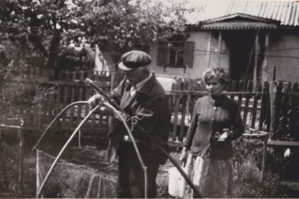 Graphique ou foule illustrant le vieillissement rapide de la population et le déclin démographique en Europe.