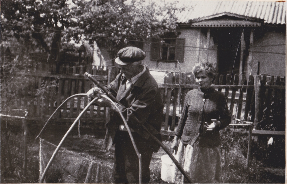 Graphique ou foule illustrant le vieillissement rapide de la population et le déclin démographique en Europe.