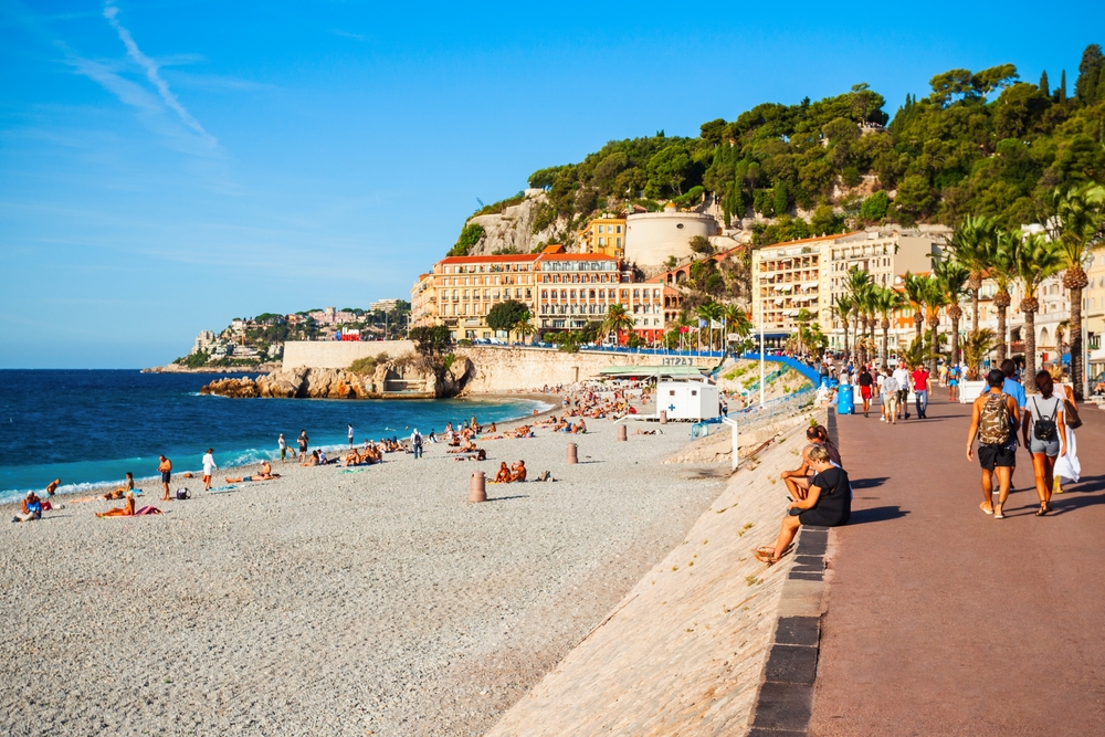 Caméras de vidéoprotection intelligentes en France illustrant l’essor de l’IA et le travail de Patrice Ferrant dans le secteur.