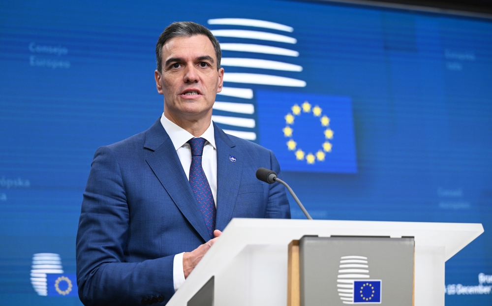 Carte de l’Europe mettant en évidence l’Espagne, illustrant la régularisation de 500 000 migrants et ses implications pour l’Union européenne