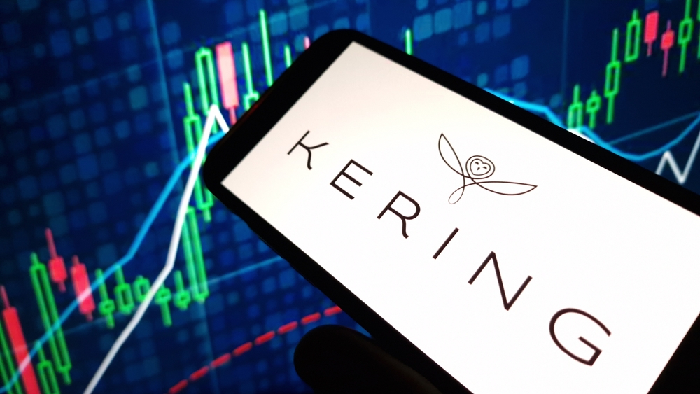 Façade de l’immeuble historique de Kering situé via Monte Napoleone à Milan, au cœur du Quadrilatero della Moda.