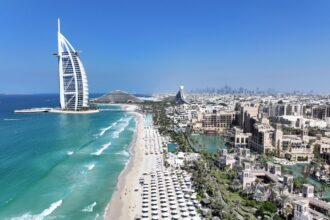 Vue de Dubaï illustrant l’essor du blanchiment d’argent, des trafics internationaux et du rôle croissant de l’émirat dans le crime organisé au Moyen‑Orient.