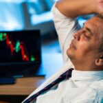 Illustration montrant les principaux signaux d’alerte pour repérer une arnaque financière et protéger son épargne.