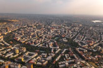Vue du futur complexe résidentiel écologique de 47 000 m² à Erevan, financé par la BERD et Inecobank et visant la certification internationale LEED Or.