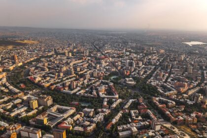 Vue du futur complexe résidentiel écologique de 47 000 m² à Erevan, financé par la BERD et Inecobank et visant la certification internationale LEED Or.
