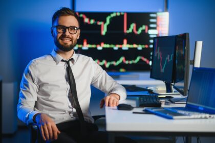 Comment choisir un ETF ? Découvrez les 7 critères essentiels : indice, frais, réplication, liquidité, fiscalité et stratégie pour investir intelligemment.