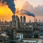 Illustration du recul du raffinage pétrolier en Europe et de ses conséquences sur la sécurité énergétique et la souveraineté du continent.