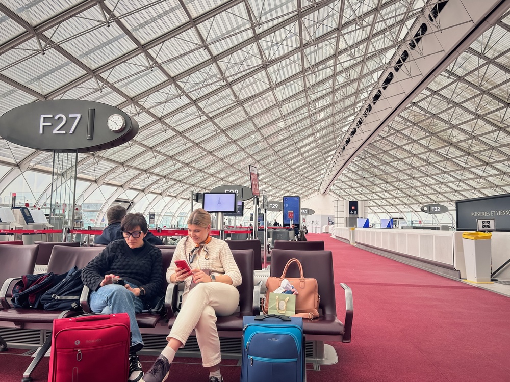 Carte de France montrant la baisse des réservations pour les vacances de printemps 2026, notamment dans les départements du sud.