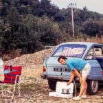 Famille en vacances en France en été 2026, illustrant les tendances de voyage et l’impact du contexte économique.