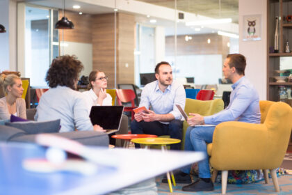 Le portage salarial en France offre liberté et sécurité aux consultants. Découvrez son fonctionnement, ses avantages et pourquoi ce modèle séduit en 2026