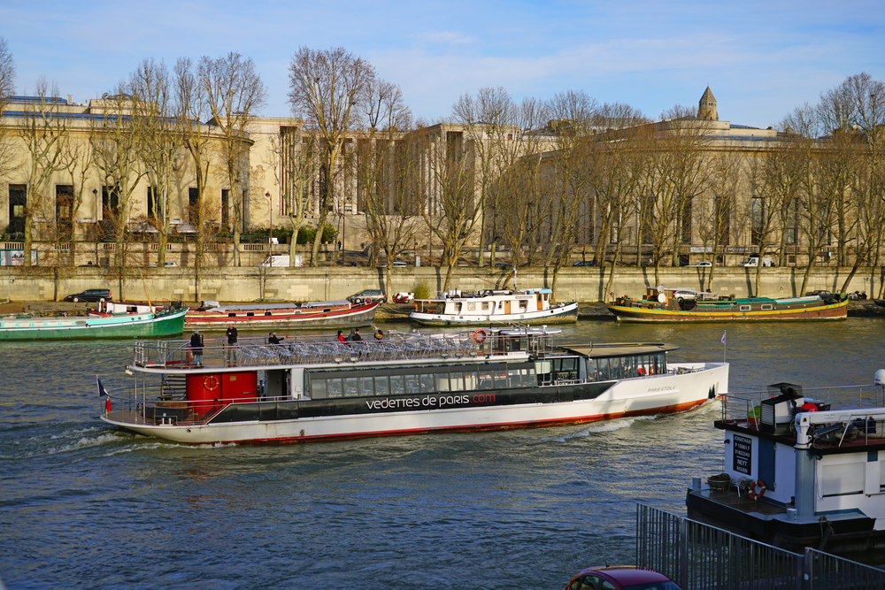 Illustration de la crise silencieuse qui touche la gestion de patrimoine, marquée par le vieillissement des clients et la baisse de la croissance organique.