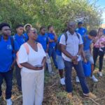 Participants en immersion dans une distillerie guadeloupéenne, découvrant les métiers de la filière canne–rhum dans le cadre du programme IYAWA Immersion RH.