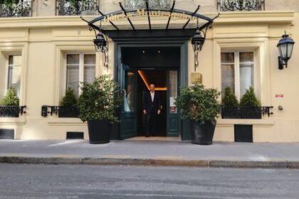 Chambre élégante et raffinée de l’Hôtel de Montesquieu, hôtel 5 étoiles du 8ᵉ arrondissement, idéale pour un séjour haut de gamme durant Roland‑Garros 2026.