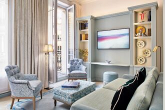 L’Hôtel de Montesquieu renaît sous l’impulsion de Pierre Bontemps, au cœur d’un Paris animé par Roland‑Garros 2026. Luxe, histoire et élégance.