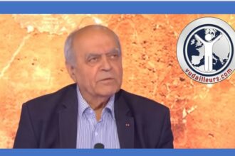 Portrait d’Alain Juillet, ancien directeur du renseignement, évoquant la guerre hybride et les tensions géopolitiques au Moyen‑Orient.