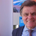 Portrait d’Alexandre Melnik, ancien diplomate soviétique devenu universitaire, illustrant son itinéraire entre Russie et France dans un contexte géopolitique en mutation.