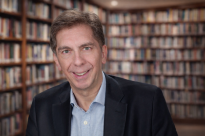 Portrait de Bertrand Martinot illustrant une interview économique sur la réforme des retraites en France