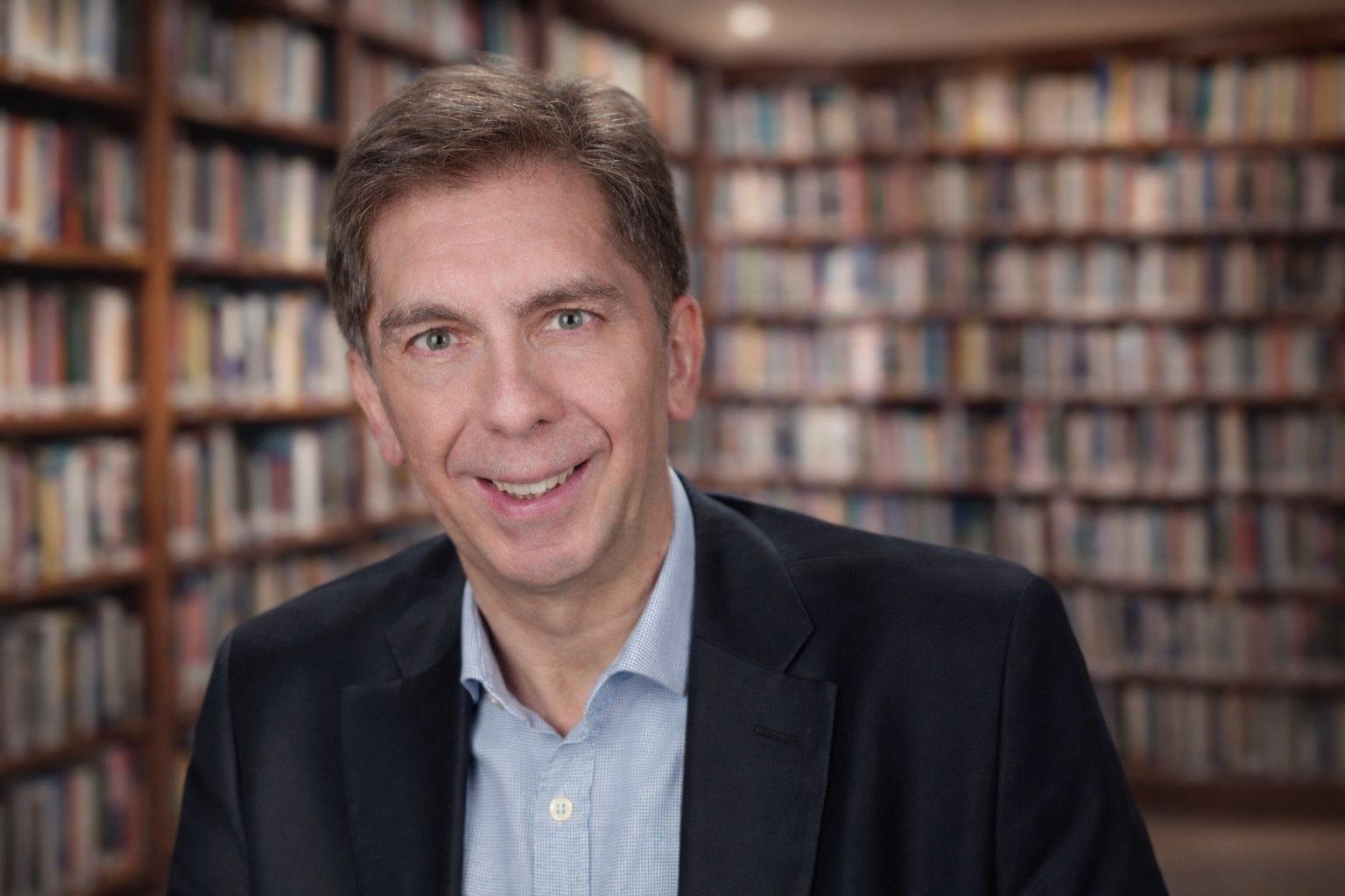 Portrait de Bertrand Martinot illustrant une interview économique sur la réforme des retraites en France