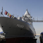 Illustration d’une vedette lance‑missiles Falaj 3 équipée des systèmes de combat naval Leonardo dans le cadre du programme Al Dorra.