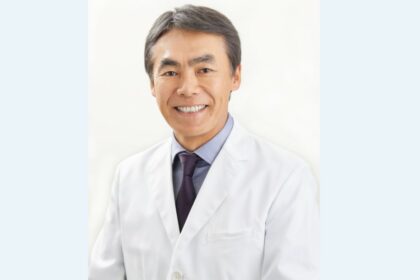 Photographie du Dr Toru Mizoguchi, médecin japonais reconnu, interviewé par le magazine VDA sur son parcours et la médecine orthomoléculaire.