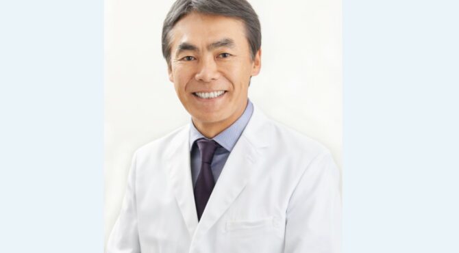 Photographie du Dr Toru Mizoguchi, médecin japonais reconnu, interviewé par le magazine VDA sur son parcours et la médecine orthomoléculaire.