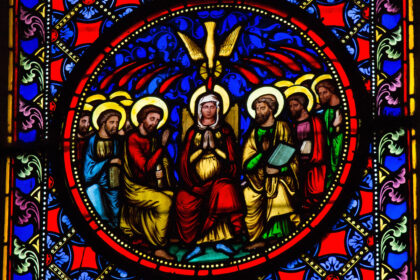Représentation de la Pentecôte, avec les apôtres recevant les langues de feu symbolisant le Saint‑Esprit, événement fondateur de l’Église chrétienne.