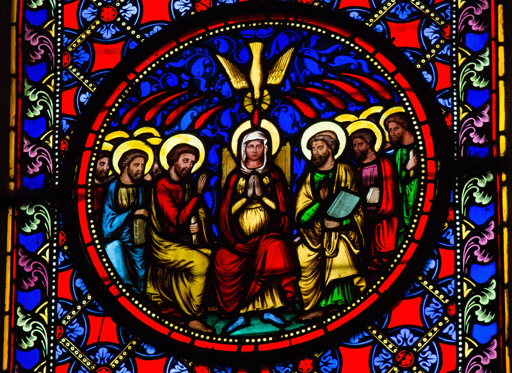 Représentation de la Pentecôte, avec les apôtres recevant les langues de feu symbolisant le Saint‑Esprit, événement fondateur de l’Église chrétienne.