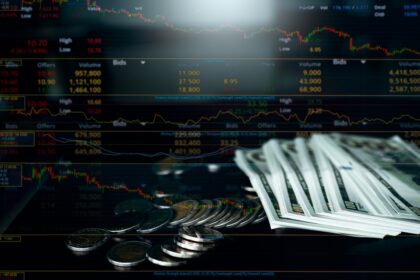 Les ETF matières premières offrent une exposition au pétrole, à l’or ou aux métaux. Découvrez comment fonctionnent ces trackers et comment bien les choisir.