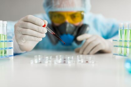 Experts internationaux réunis lors de l’exercice Polaris II de l’OMS, simulant une crise sanitaire mondiale pour tester coordination et capacités de riposte.