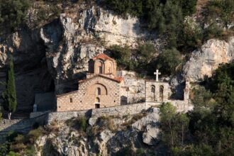 Églises et monastères restaurés à Voskopojë et Vithkuq grâce au financement de la BERD et de l’Union européenne