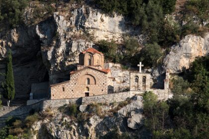 Églises et monastères restaurés à Voskopojë et Vithkuq grâce au financement de la BERD et de l’Union européenne