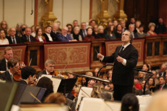 Riccardo Muti dirige l’Orchestre philharmonique de Vienne dans la Salle dorée du Musikverein lors d’un programme consacré aux dernières symphonies de Haydn.