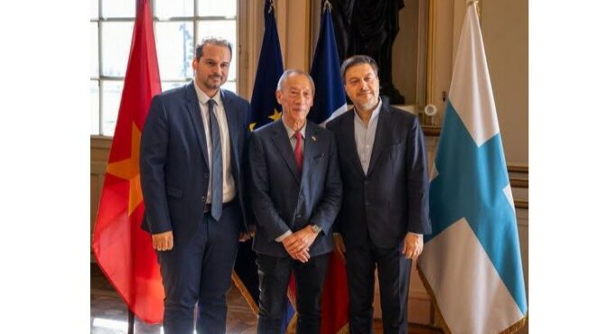 Photographie illustrant la coopération entre le Vietnam et la région Provence‑Alpes‑Côte d’Azur, incluant échanges économiques, culturels et diplomatiques.