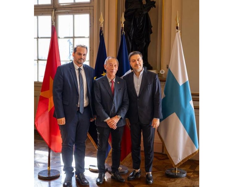 Photographie illustrant la coopération entre le Vietnam et la région Provence‑Alpes‑Côte d’Azur, incluant échanges économiques, culturels et diplomatiques.