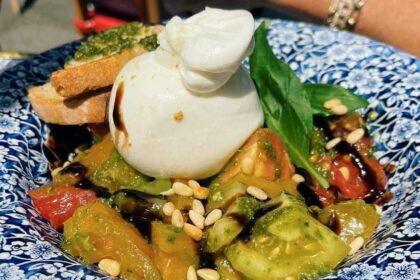 Le François Félix à Paris se réinvente sous la direction d’Alexandre Cailleret, entre esprit bistro, service optimisé et terrasse au calme.